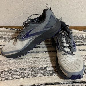 Women’s Brooks Divide 2 running shoes size 10